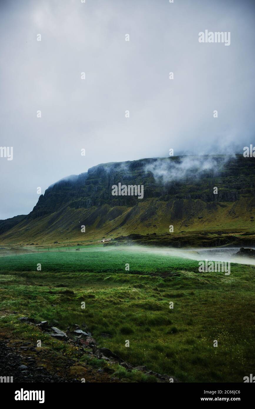 paysage islandais avec lac et montagnes, sud-ouest de l'Islande, Scandinavie, Europe Banque D'Images