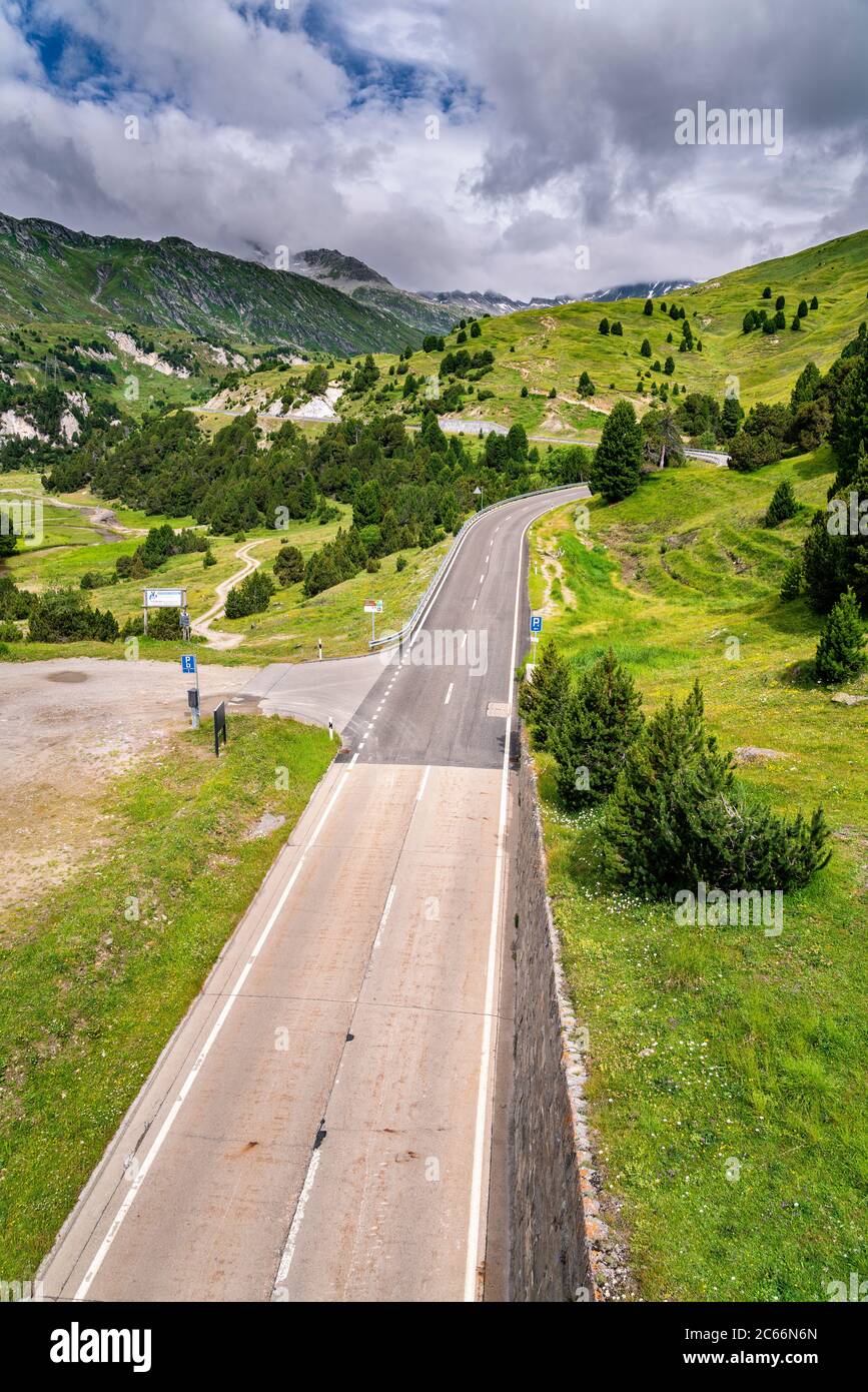 Route du col de la montagne Lukmanier, partie sud, canton du Tessin, Suisse Banque D'Images