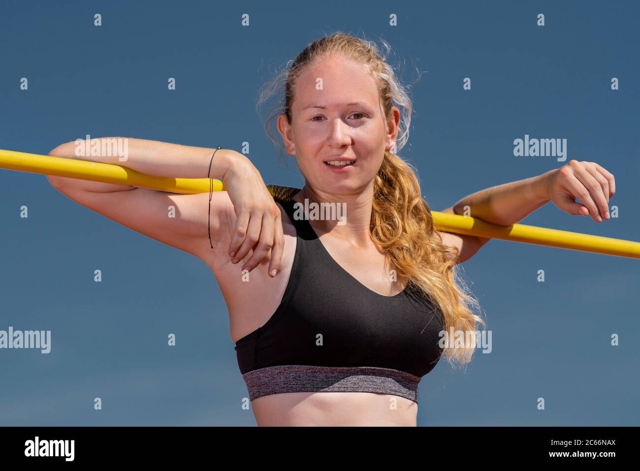Femme, 21 ans, piste et terrain, lancer de javelin Banque D'Images