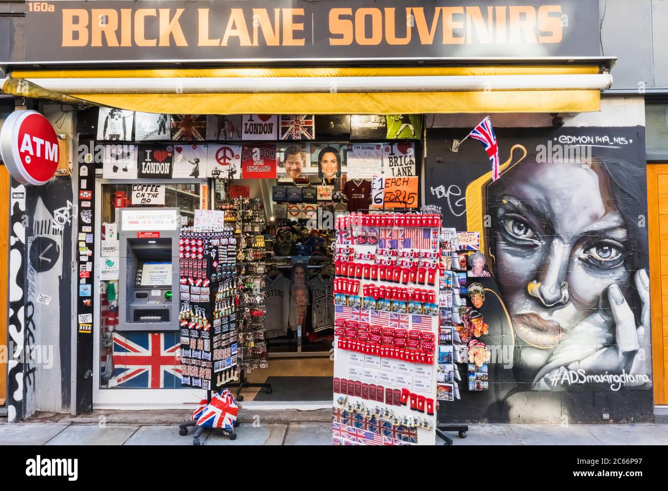 L'Angleterre, Londres, Shorditch, Brick Lane, magasin de souvenirs Banque D'Images