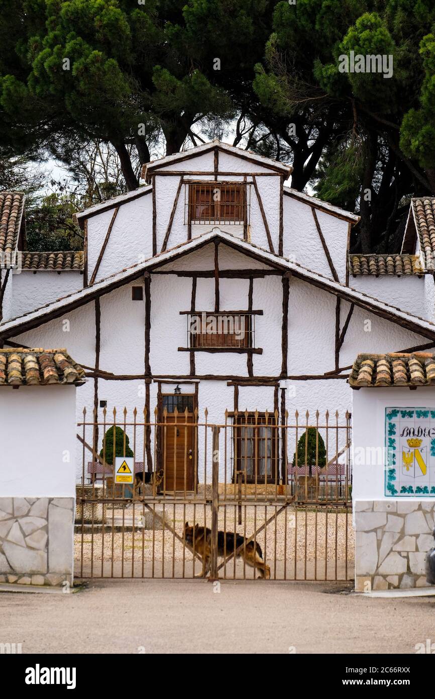 Façade extérieure de la cave Dehesa de los Canonigos dans la dénomination d'origine Ribera del Duero dans la province de Valladolid en Espagne Europe Banque D'Images