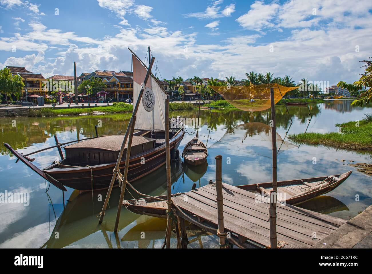 Bateaux de pêche traditionnels à Hoi an Banque D'Images