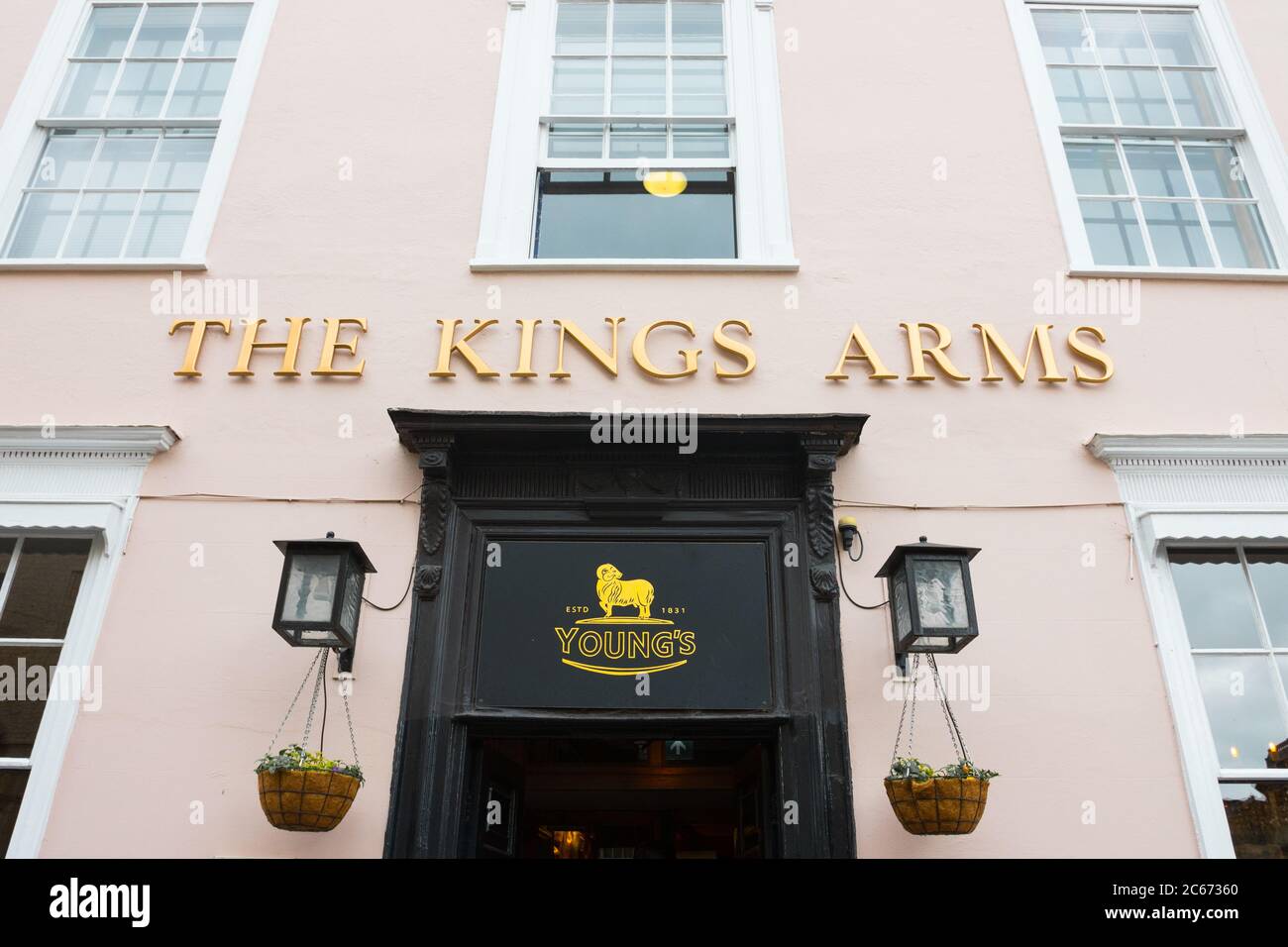 Les armes du Roi (connu en commun sous le nom de KA) est l'un des principaux pubs étudiants d'Oxford, en Angleterre. Le plus ancien pub d'Oxford, à partir de 1607 Banque D'Images