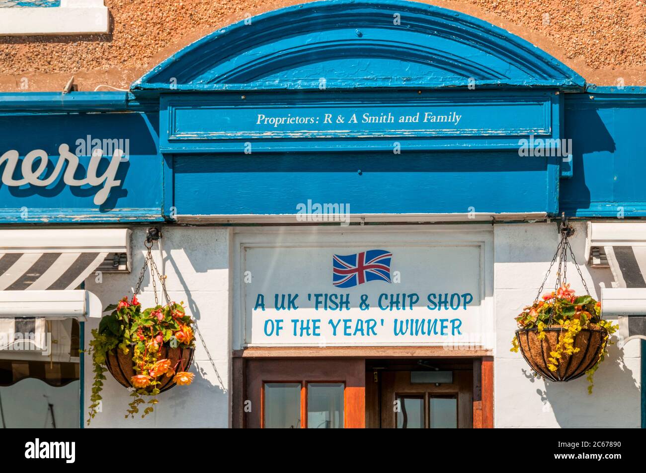 Le gagnant de la boutique de poissons et de puces du Royaume-Uni signe sur la chauve-souris Anstruther Fish à Anstruther, East Neuk de Fife, en Écosse. Banque D'Images