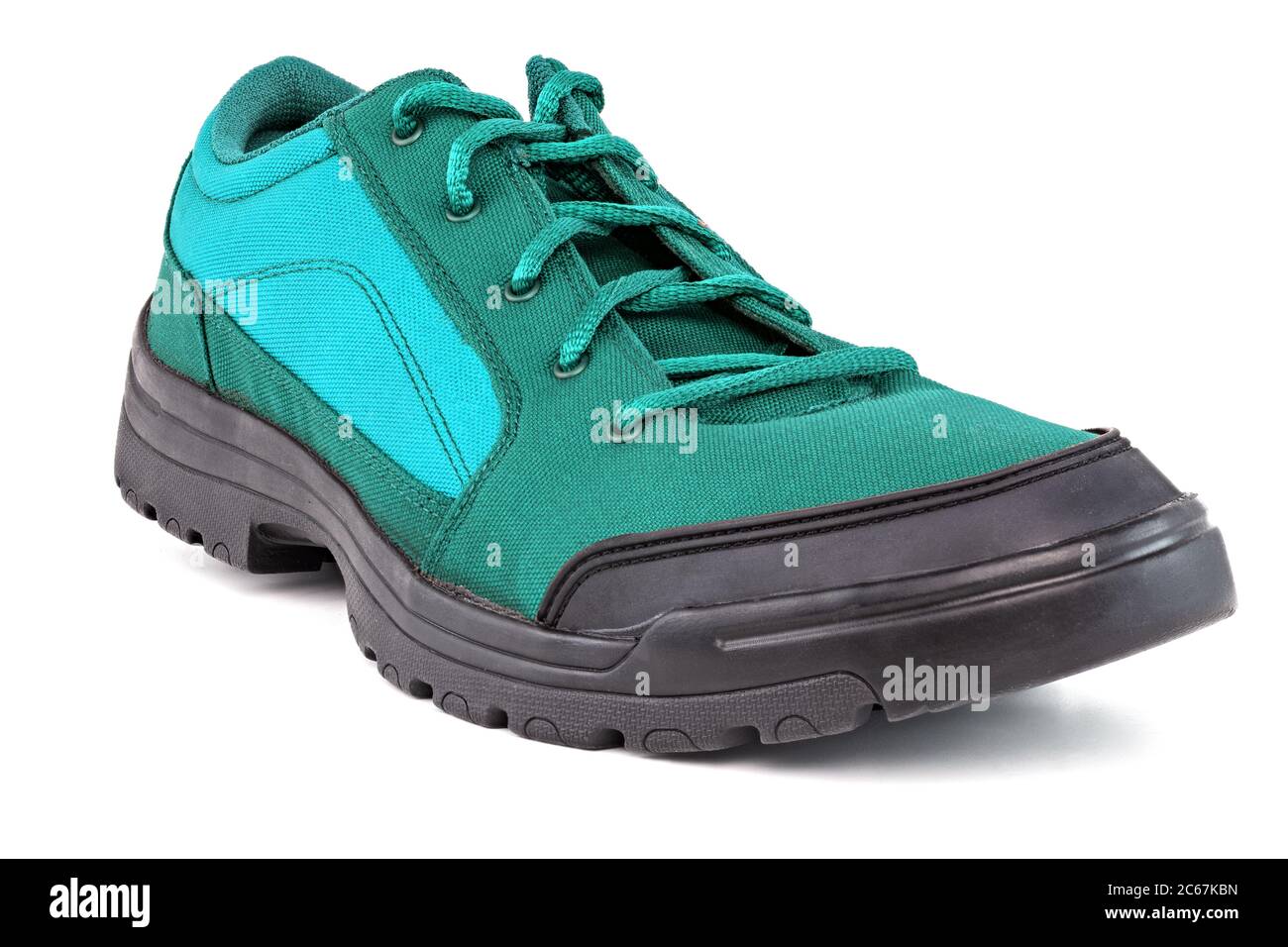 bon marché aqua menthe turquoise vert randonnée ou chasse chaussure isolé sur fond blanc - vue en gros plan en perspective Banque D'Images
