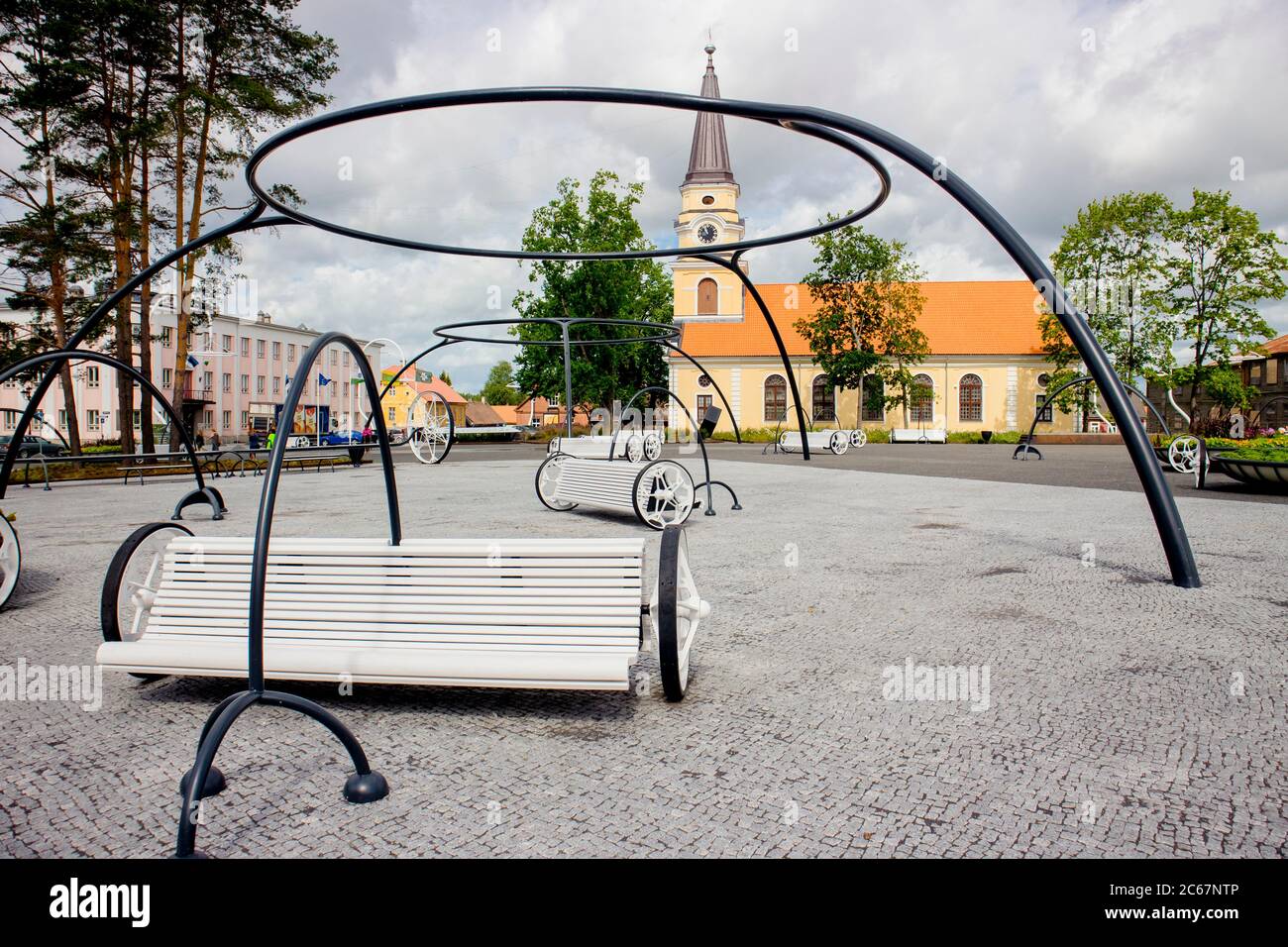 Võru, Võrumaa/Estonia-06JUL2020: Place principale de la ville de Võru en Estonie, Europe. Espace loisirs. Voru. Banque D'Images