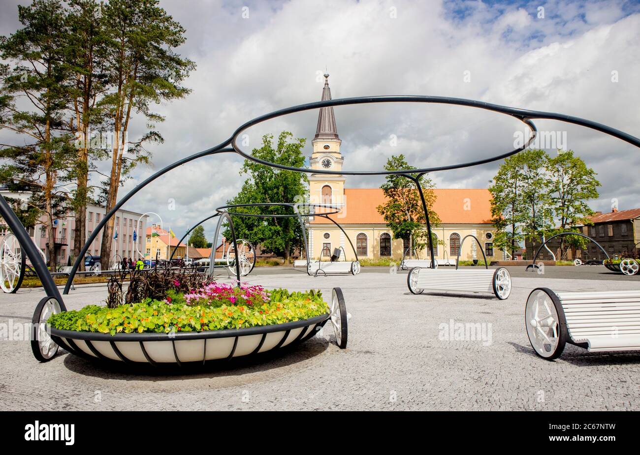 Võru, Võrumaa/Estonia-06JUL2020: Place principale de la ville de Võru en Estonie, Europe. Espace loisirs. Voru. Banque D'Images