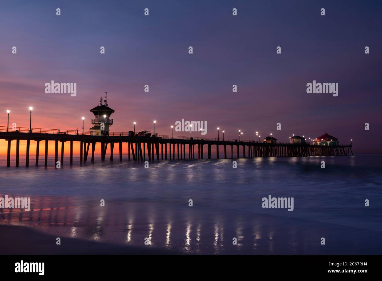 Coucher de soleil à Huntington Beach Pier, Californie, États-Unis Banque D'Images