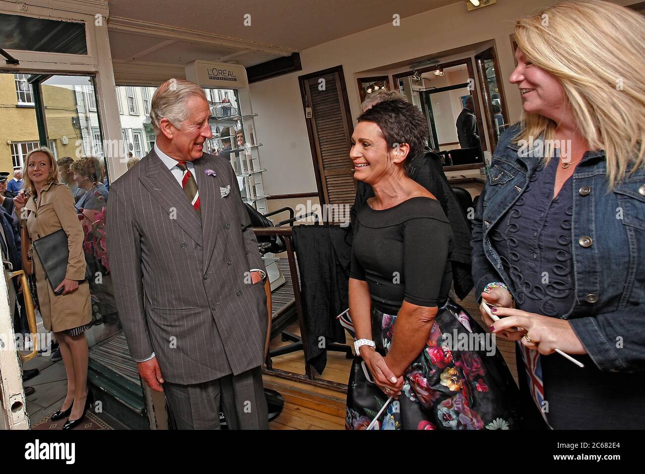 La visite annuelle d'été du prince Charles l'a amené à Brecon Town, à Powys, au milieu de la Galles, où il a été accueilli par les habitants et lors de la promenade, il a marché Banque D'Images