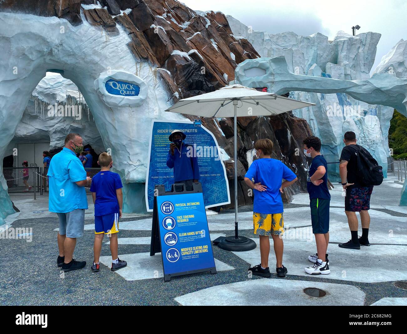 Orlando, FL/USA-7/3/20: L'entrée de l'Empire des pingouins à SeaWorld à Orlando, FL. Banque D'Images
