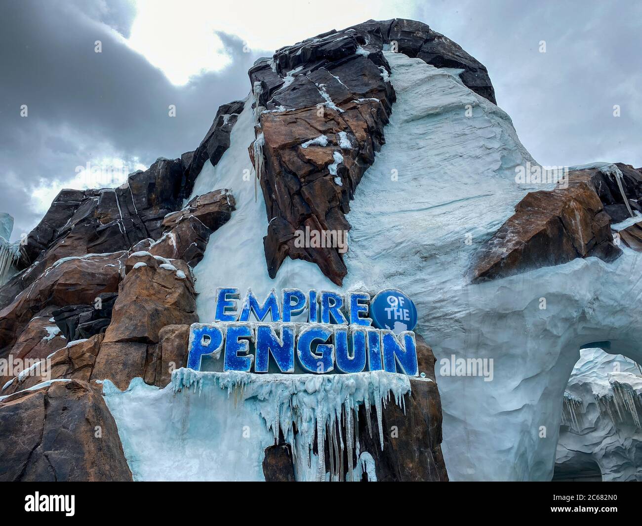 Orlando, FL/USA-7/3/20: L'entrée de l'Empire des pingouins à SeaWorld à Orlando, FL. Banque D'Images