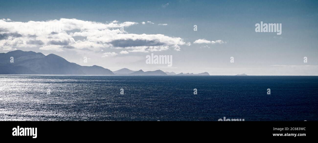 Côte de l'océan Atlantique avec montagnes, péninsule de Dingle, Comté de Clare, Irlande Banque D'Images