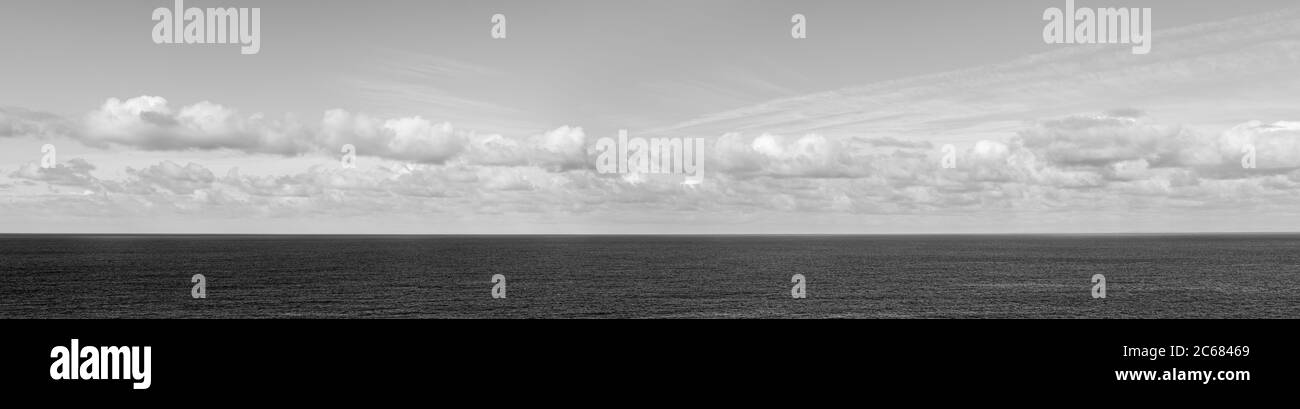 Cloudscape sur mer, Irlande Banque D'Images