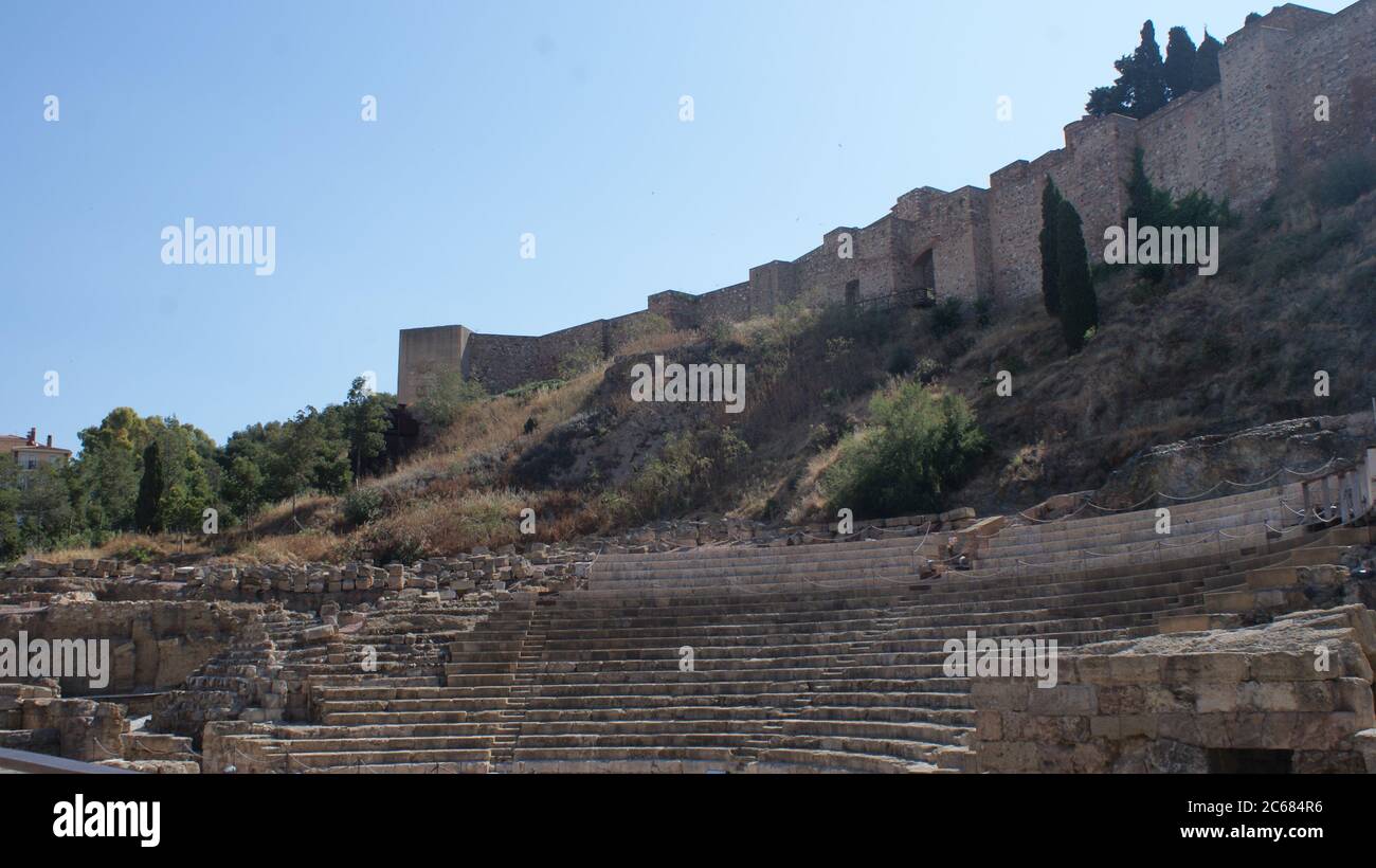Aucun filtre. La mégapole espagnole Malaga a une architecture étonnante. Photos d'été et de printemps de cette ville. Banque D'Images