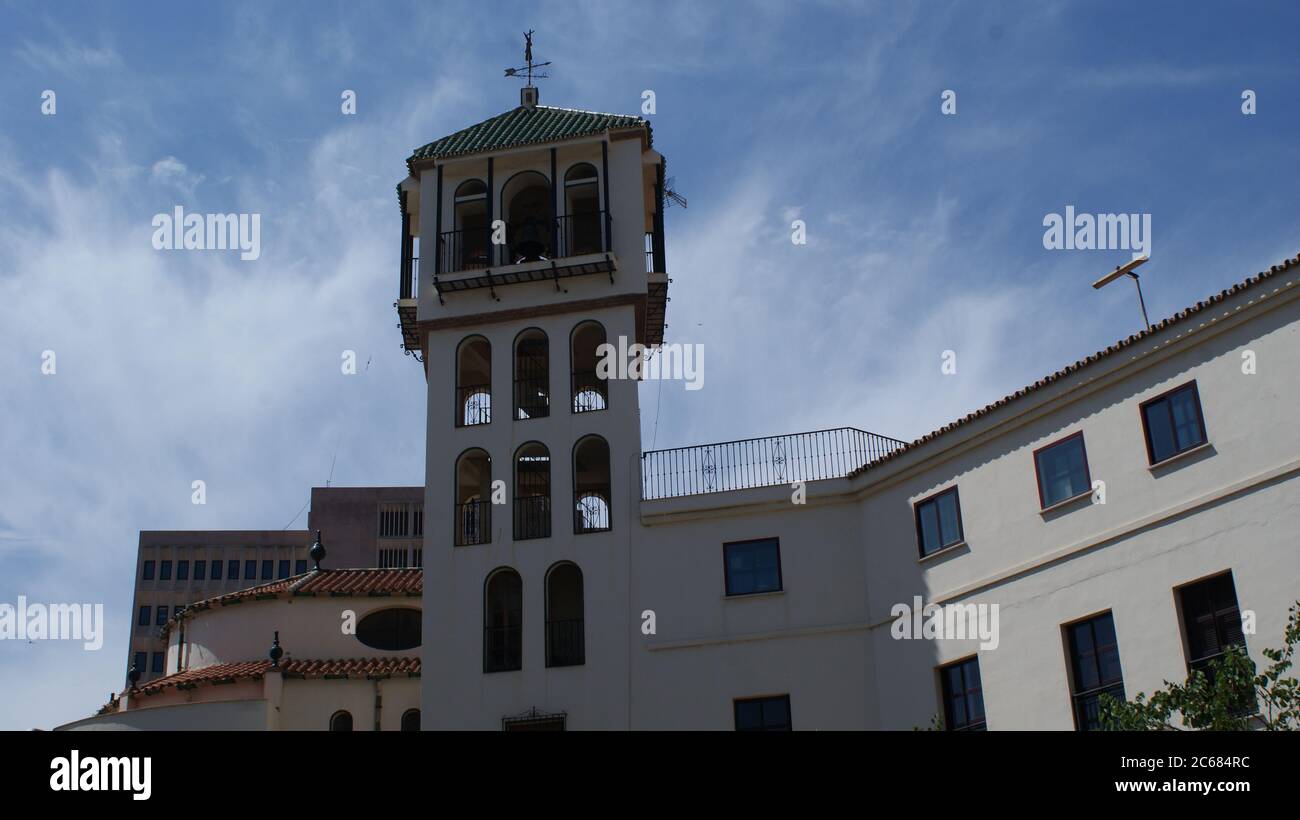 Aucun filtre. La mégapole espagnole Malaga a une architecture étonnante. Photos d'été et de printemps de cette ville. Banque D'Images