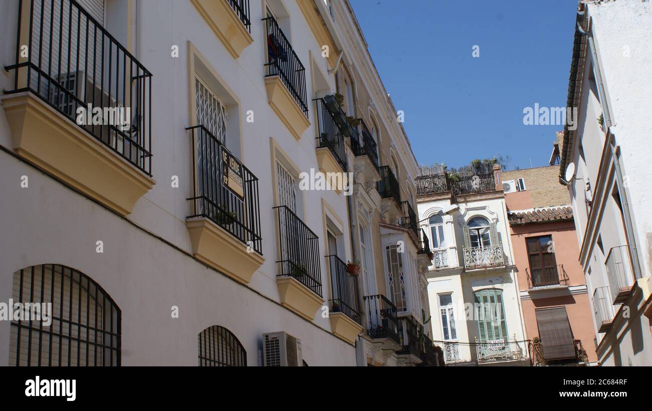 Aucun filtre. La mégapole espagnole Malaga a une architecture étonnante. Photos d'été et de printemps de cette ville. Banque D'Images