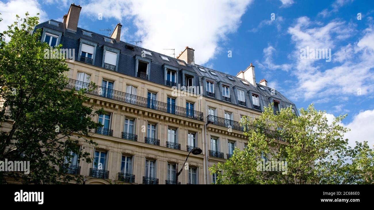 Façade de bâtiment dans le 11ème arrondissement, Paris, France Banque D'Images