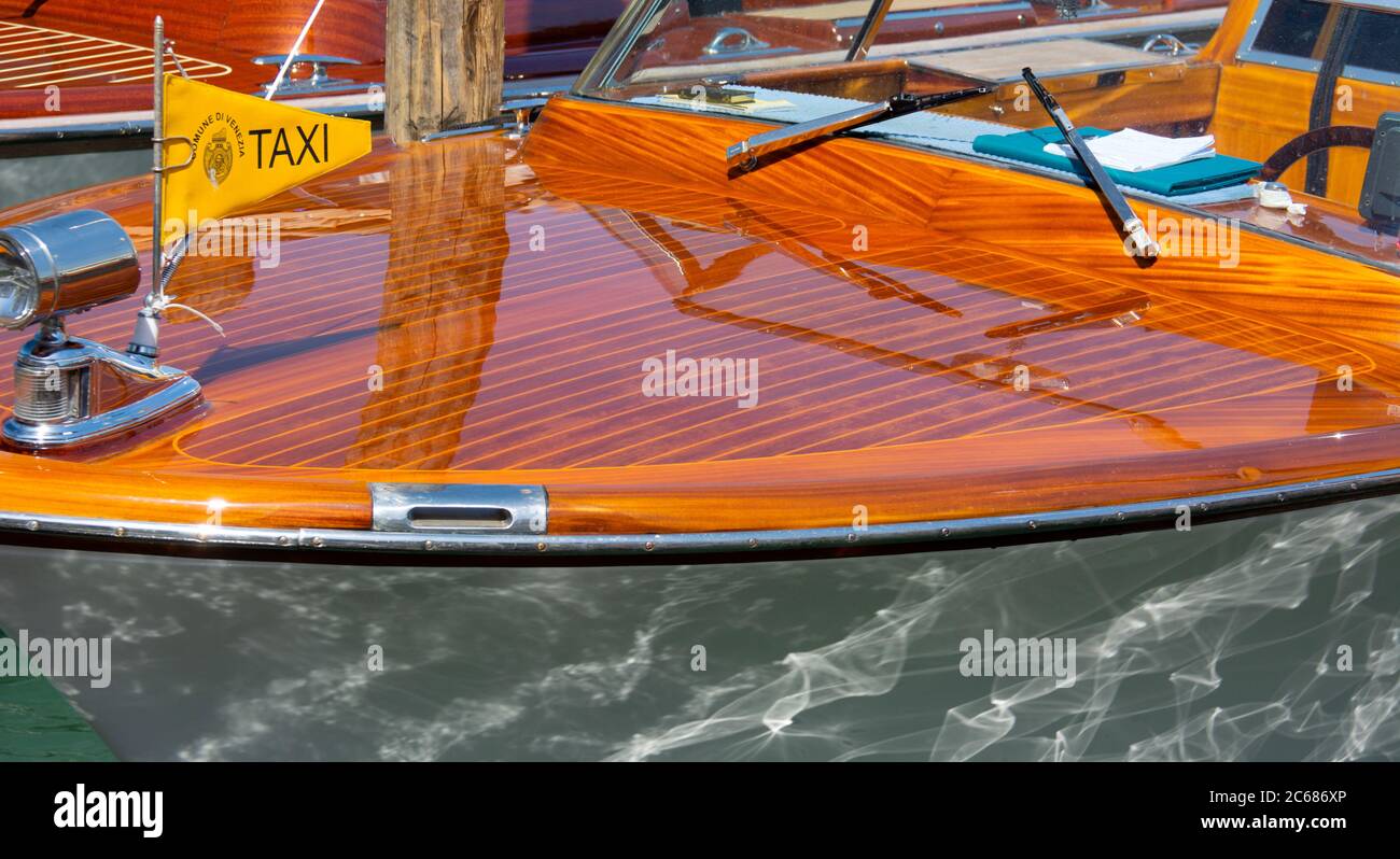 Proche du bateau-taxi sur le Grand Canal, Venise, Vénétie, Italie Banque D'Images