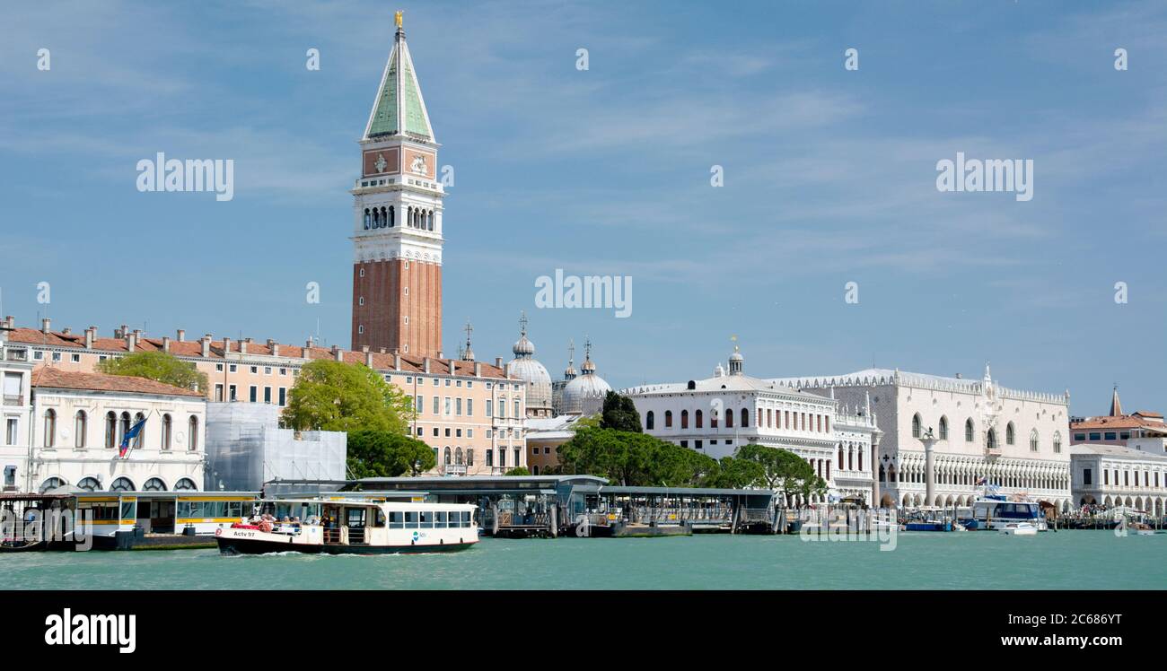 Vue sur la Piazza San Marco, Venise, Vénétie, Italie Banque D'Images