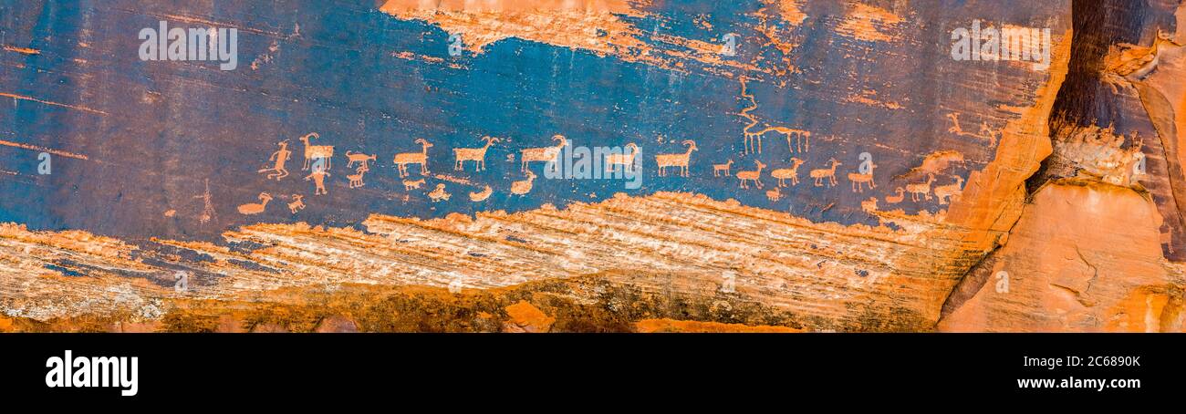 Hunter Petroglyph Panel, Hidden Canyon, Moab, Utah, États-Unis Banque D'Images