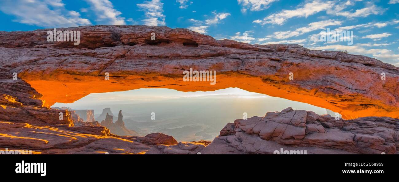 Mesa Arch, Île dans le ciel, Canyonlands National Park, Utah, USA Banque D'Images