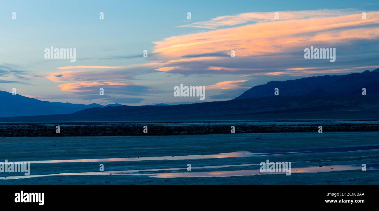 Vue sur le coucher du soleil au parc national de la Vallée de la mort, Californie, États-Unis Banque D'Images