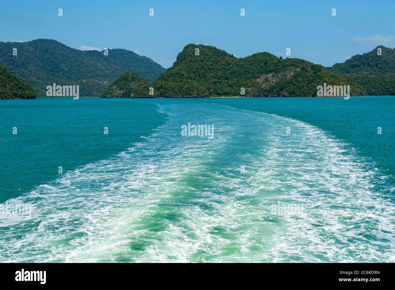 Langkawi, officiellement connu sous le nom de Langkawi, le joyau de Kedah, est un quartier et un archipel de 99 îles dans la mer d'Andaman à environ 30 km de la mainl Banque D'Images