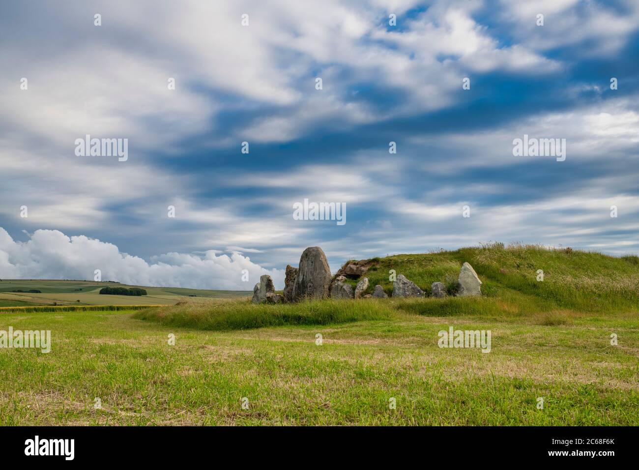 West Kennett long Barrow. Tombeau à chamberé néolithique. Avebury , Wiltshire, Angleterre Banque D'Images