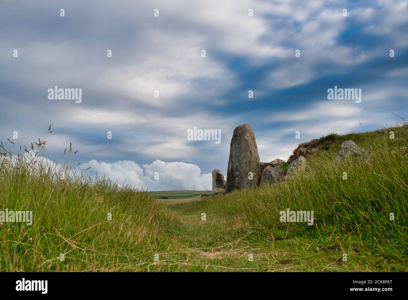 West Kennett long Barrow. Tombeau à chamberé néolithique. Avebury , Wiltshire, Angleterre Banque D'Images