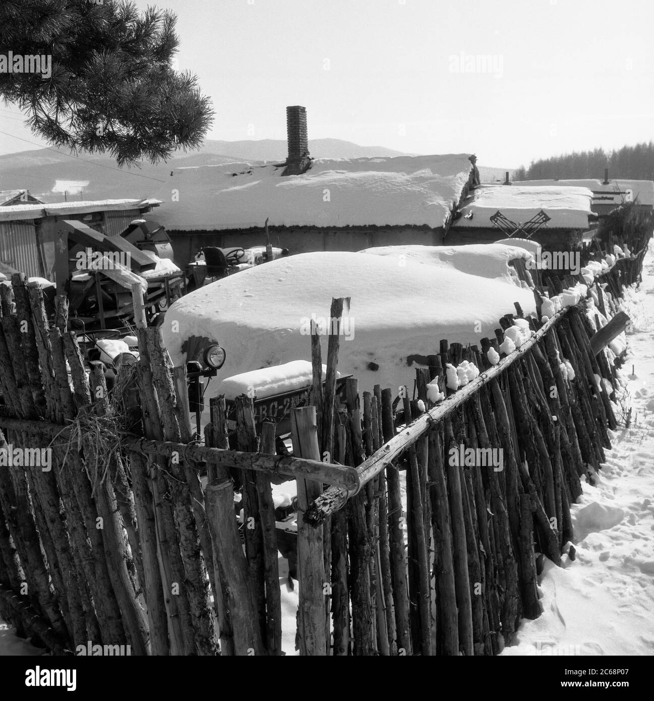 Mudanjiang siège au nord-est de neige village noir et blanc Banque D'Images