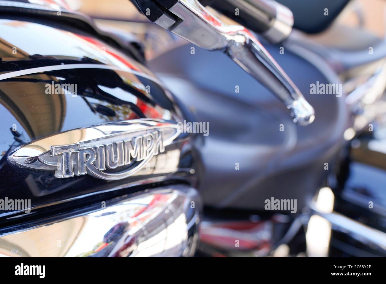 Bordeaux , Aquitaine / France - 07 06 2020 : logo du signe de détail de la moto triomphe sur réservoir à carburant sur moto Banque D'Images