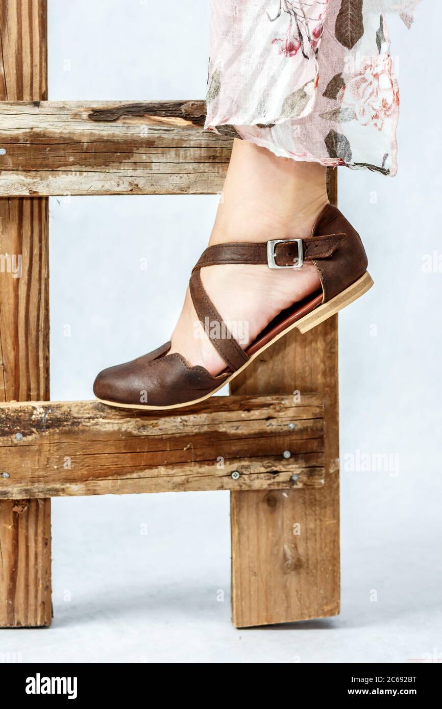 Chaussures vintage en cuir marron pour femmes isolées gros plan Banque D'Images