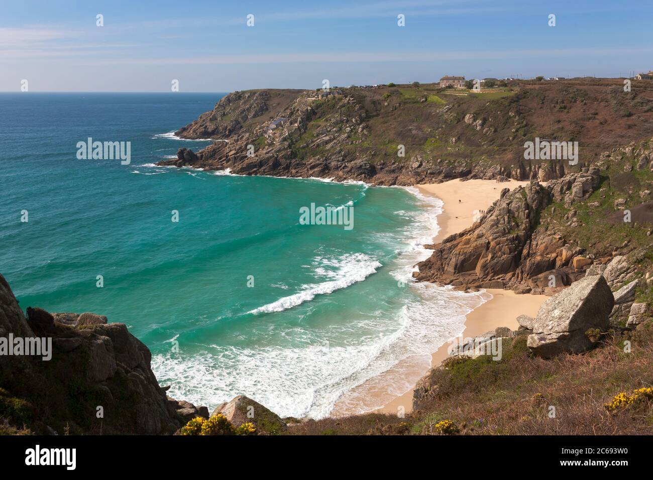 Porthcurno Beach et Minack point, Penwith Peninsula, West Cornwall, Royaume-Uni Banque D'Images