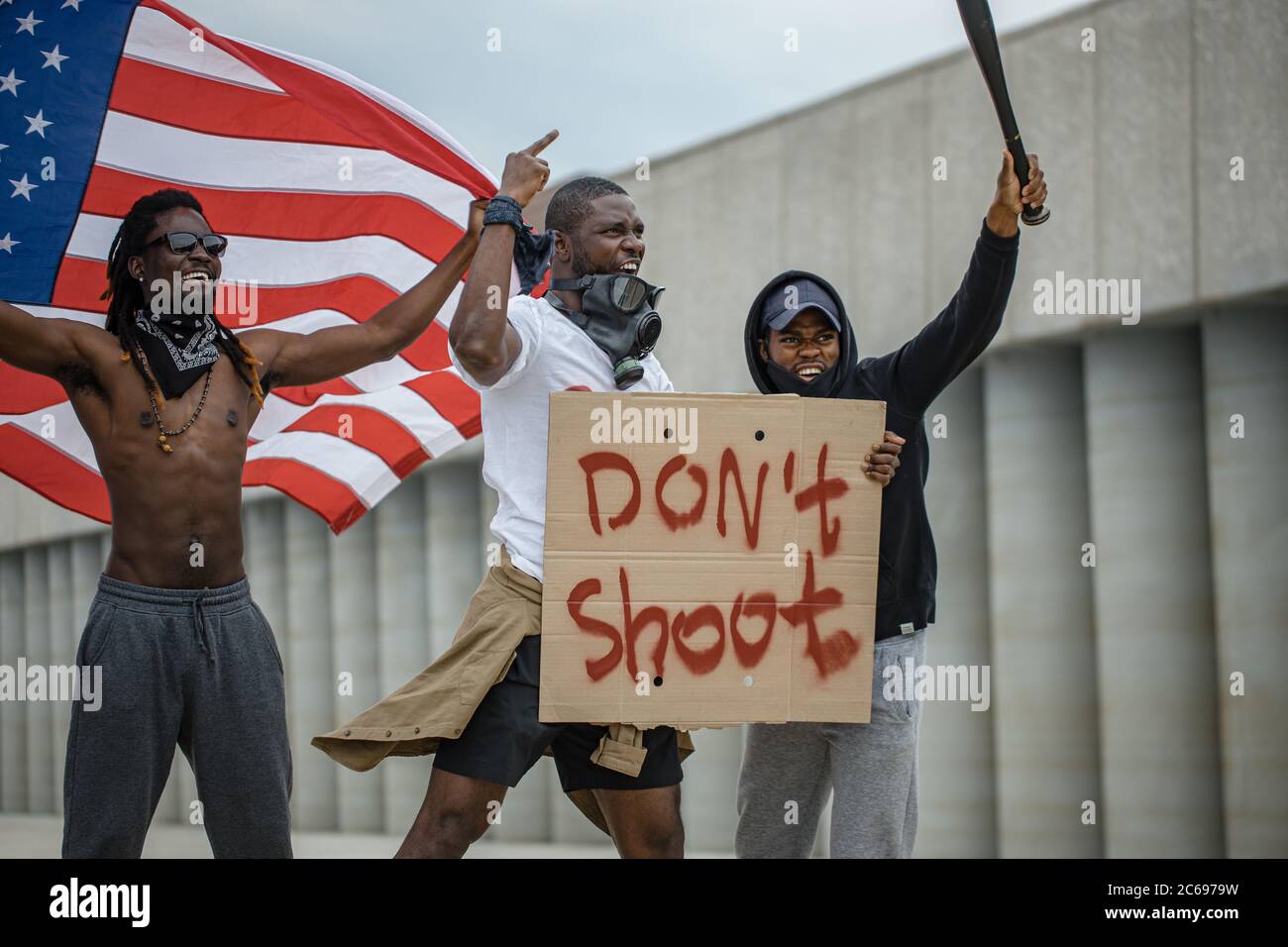 les vies noires comptent protester contre streets.group des noirs rebelles qui s'opposent à l'injustice tout en manifestant dans les rues et les trottoirs de la ville Banque D'Images