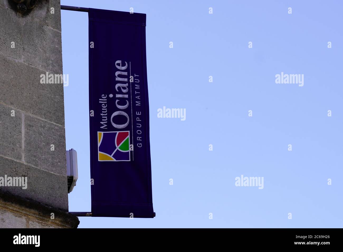 Bordeaux , Aquitaine / France - 07 06 2020 : signe du logo Mutuelle Ociane sur le drapeau de l'agence mutuelle française Groupe Matmut Banque D'Images