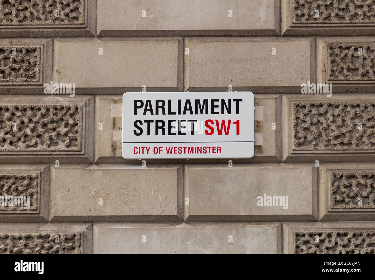 LONDRES, Royaume-Uni, 2 FÉVRIER 2014 : panneau pour la rue du Parlement dans le centre de Londres pendant la journée Banque D'Images