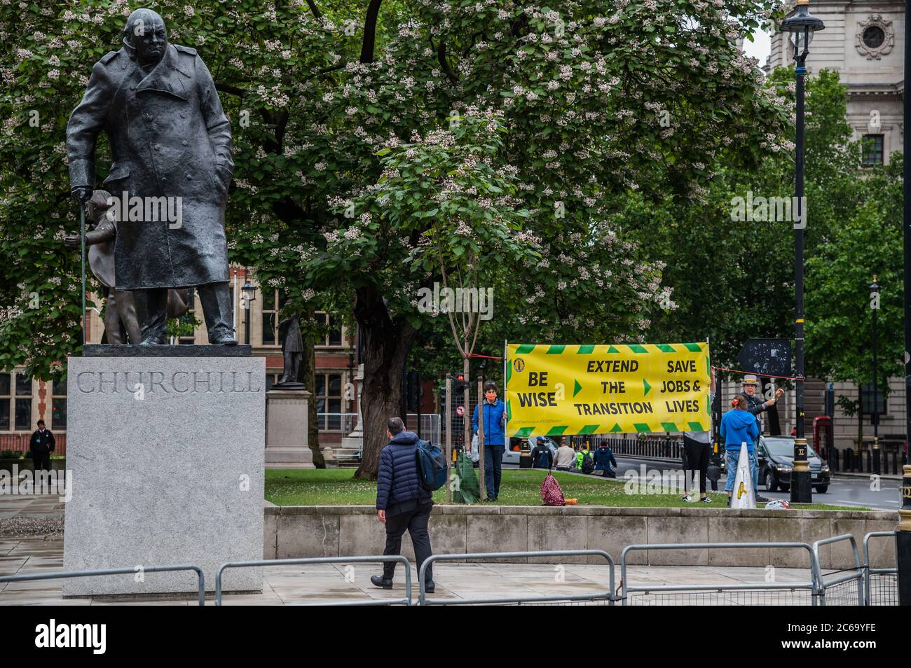 Londres, Royaume-Uni. 08 juillet 2020. Pro Europe Sodem, dirigé par Steve Bray, manifestation à temps pour le chancelier, Rishi Sunak quitte la rue Downing no 11, pour faire une mise à jour économique estivale dans une déclaration au Parlement. Ce ne sera pas un budget, mais plutôt un examen des dépenses. Crédit : Guy Bell/Alay Live News Banque D'Images