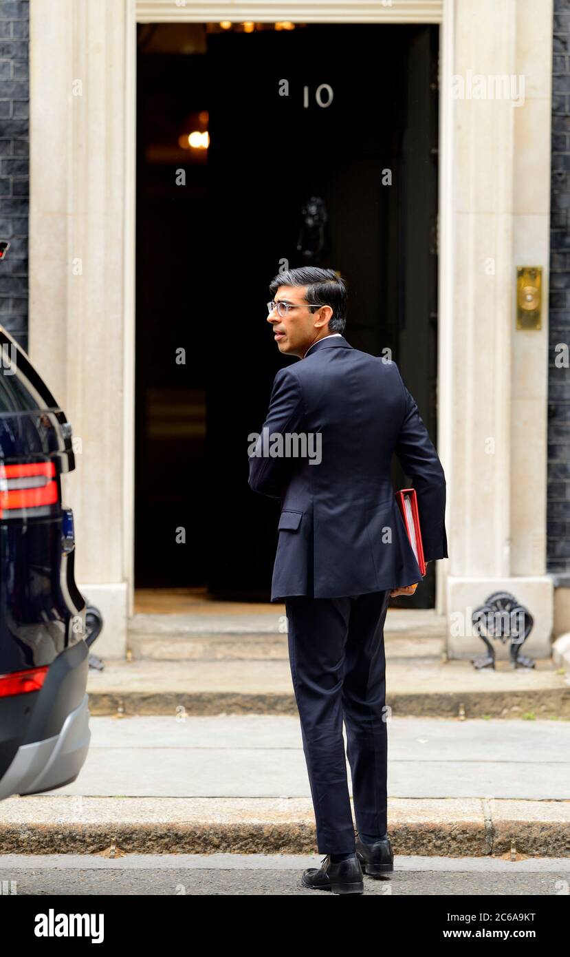 Rishi Sunak député - Chancelier de l'Echiquier - arrivée dans la rue Downing après avoir répondu aux questions du Trésor au Parlement, le 7 juillet 2020 Banque D'Images