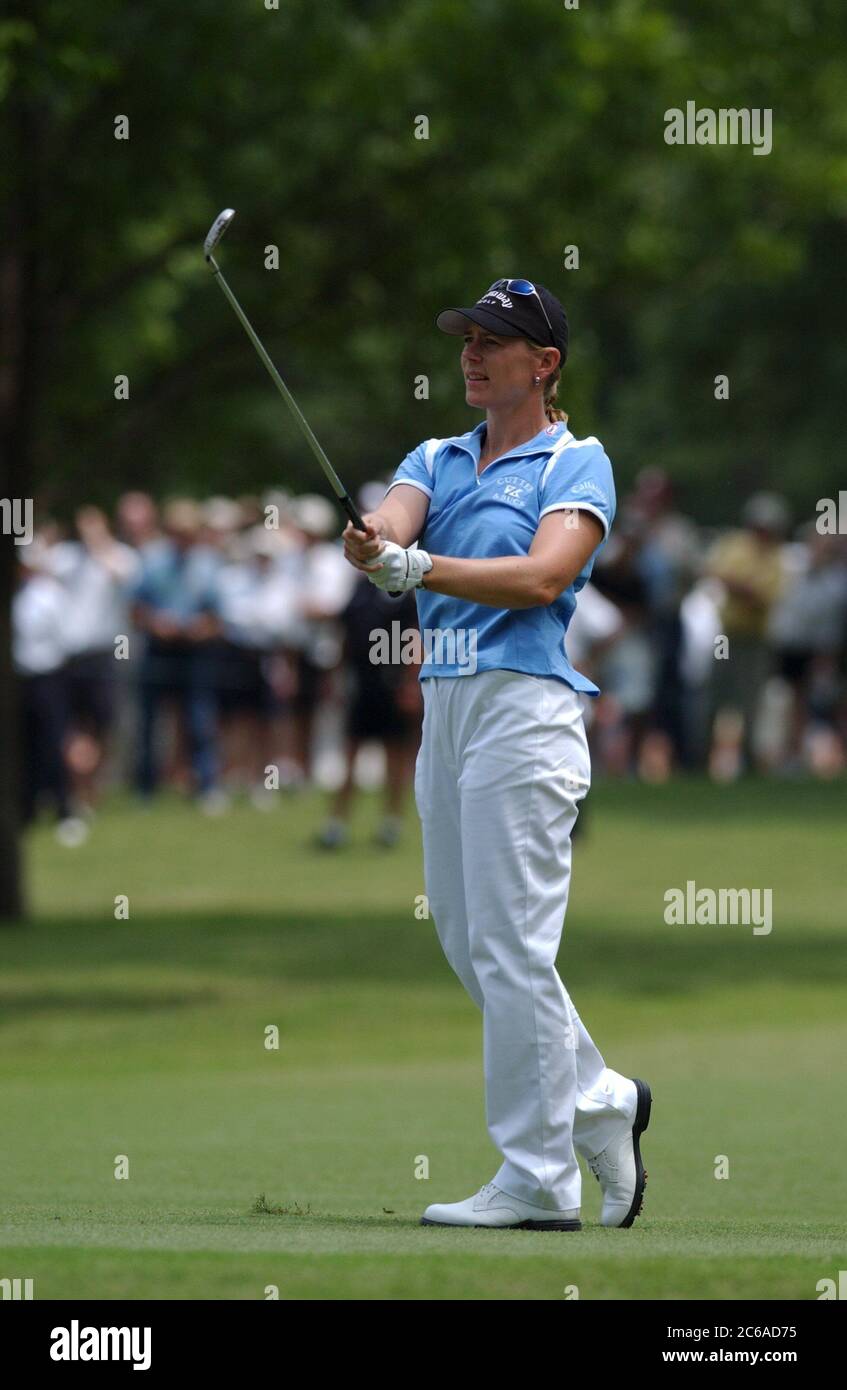 Fort Worth, Texas, États-Unis, mai 23 2003 : la golfeuse professionnelle suédoise Annika Sorenstam participe au deuxième tour du 57e tournoi Colonial PGA, terminant à cinq sur le par et manquant la coupe pour les deux derniers tours par quatre coups. Sorenstam a gagné le cœur des foules record dans sa tentative d'être la première femme à faire la coupe dans un tournoi masculin de la PGA en plus de 50 ans. ©Bob Daemmrich Banque D'Images