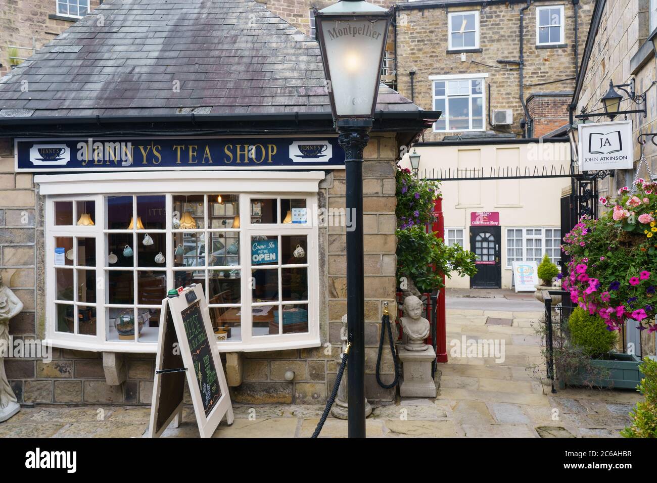 Jenny's Tea Shop, Montpellier Mews, Harrogate, North Yorkshire, Angleterre, ROYAUME-UNI. Banque D'Images