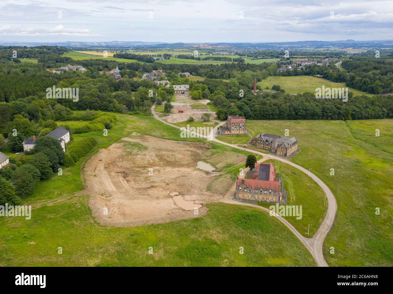 Vue aérienne de Bangour Village, ancien hôpital psychiatrique, West Lothian, Écosse. Le site est en cours de re-développement pour le logement. Banque D'Images