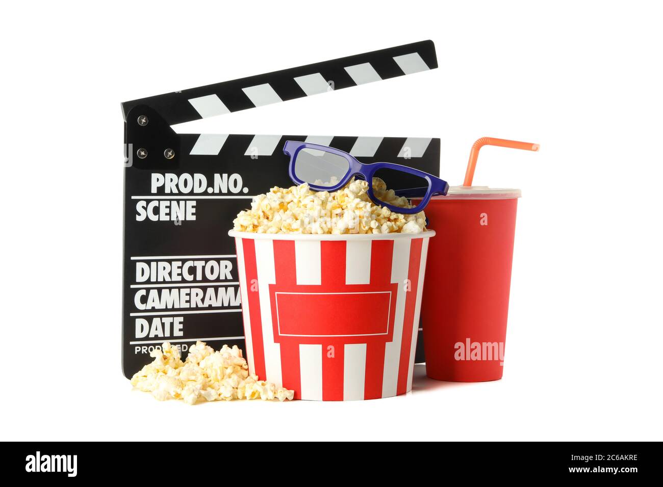 Clapperboard, seau avec pop-corn, boisson et lunettes 3d isolées sur fond blanc Banque D'Images