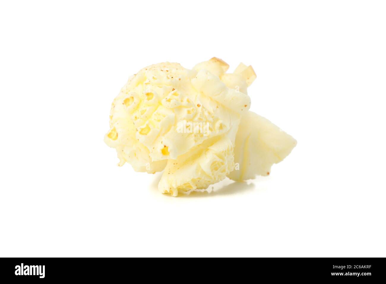 Pop-corn savoureux isolé sur fond blanc. Cuisine pour le cinéma Banque D'Images