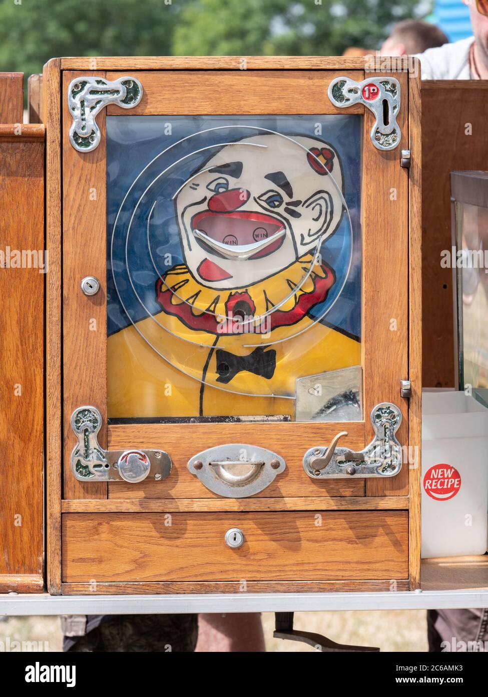 Machine Vintage Penny Arcade utilisée dans un village de la tête de l'Angleterre Banque D'Images