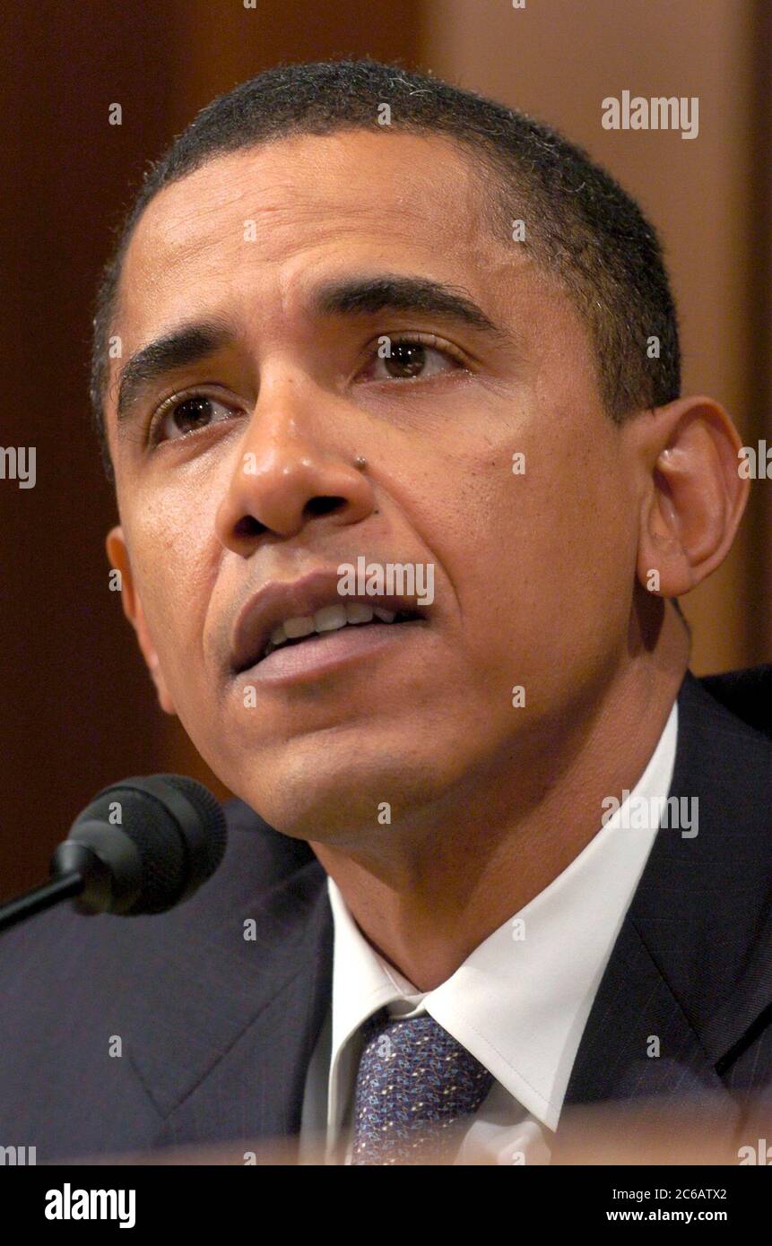 Washington, D.C. États-Unis, janvier 18 2005 : le sénateur américain Barack Obama participe aux audiences de confirmation du Sénat pour Condoleezza Rice en tant que secrétaire d'État. ©Bob Daemmrich Banque D'Images