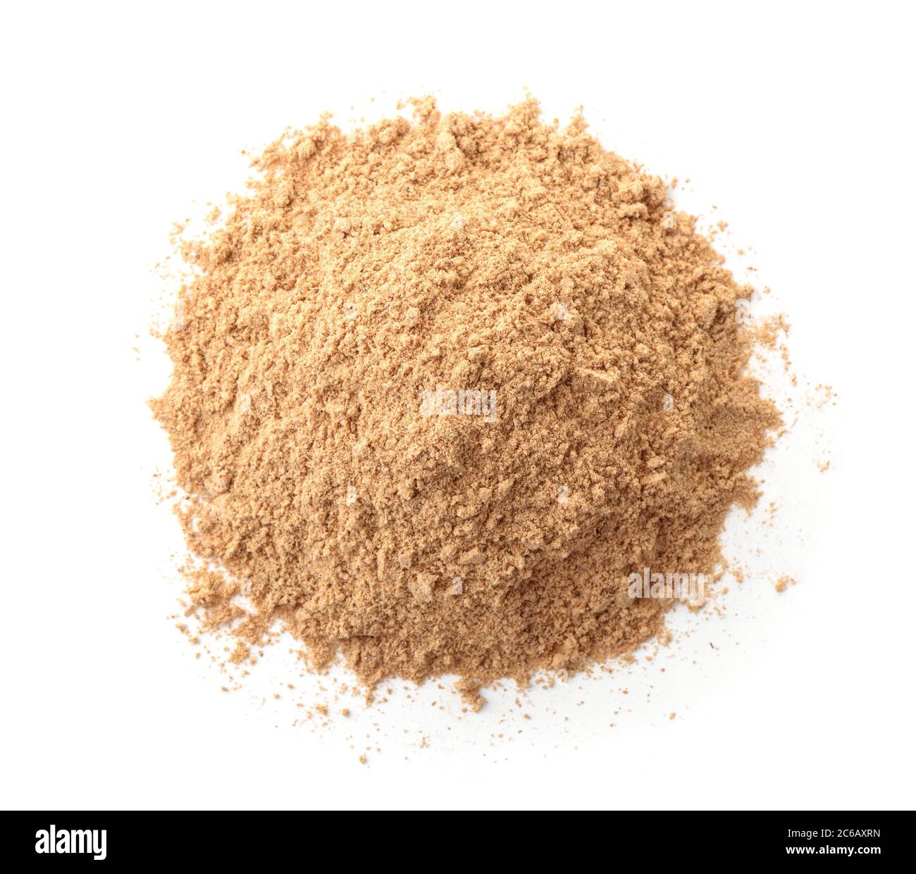 Vue de dessus de poudre de gingembre sec moulu isolée sur blanc Banque D'Images