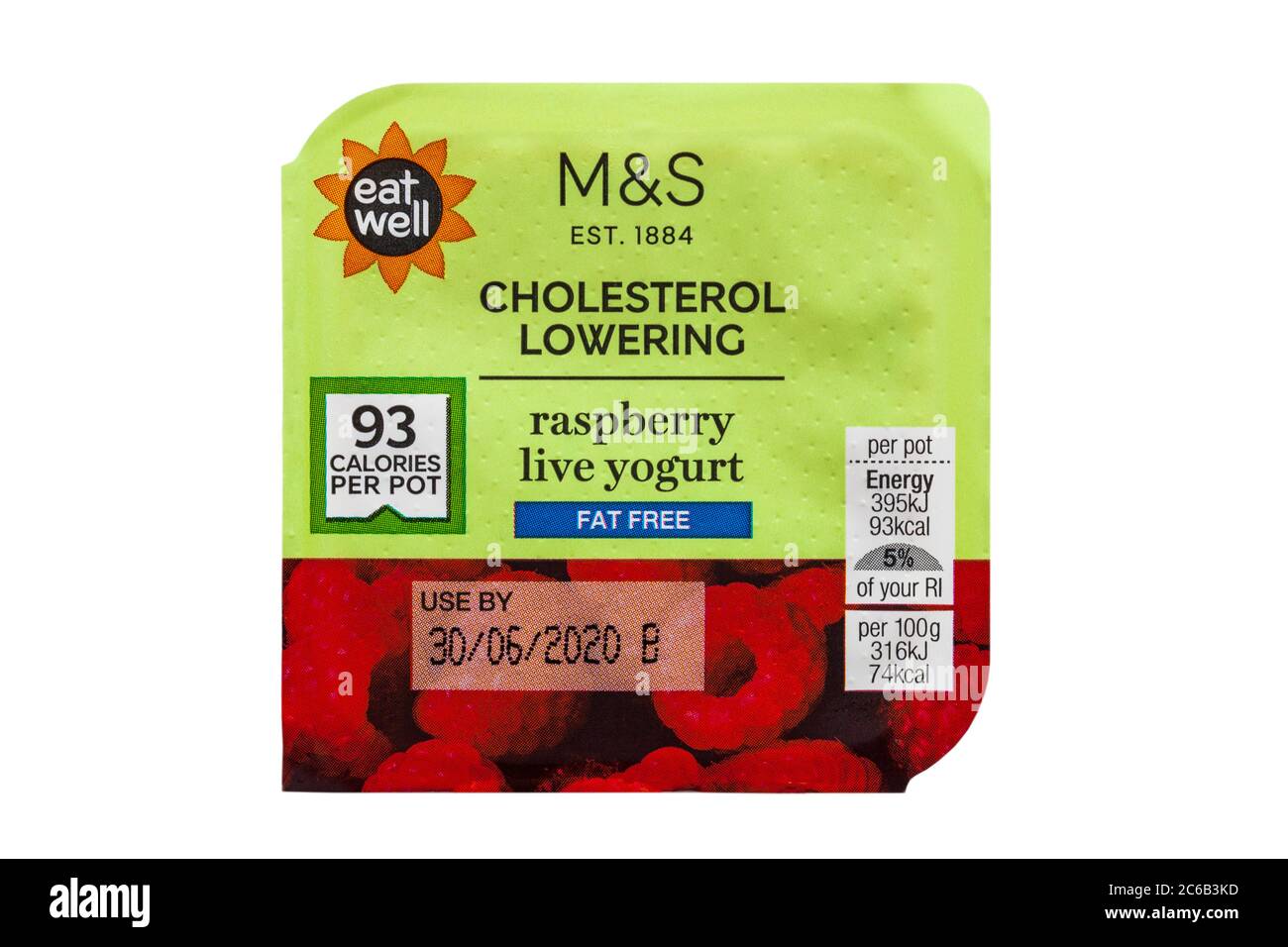 Pot de M&S cholestérol abaissement framboise yaourt vivant sans graisse yaourt isolé sur fond blanc Banque D'Images