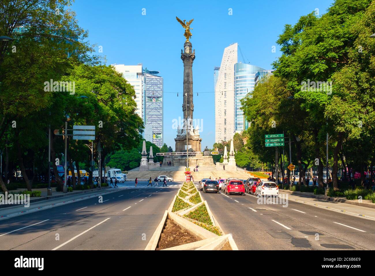 Paseo de la Reforma et l'Ange de l'indépendance à Mexico Banque D'Images