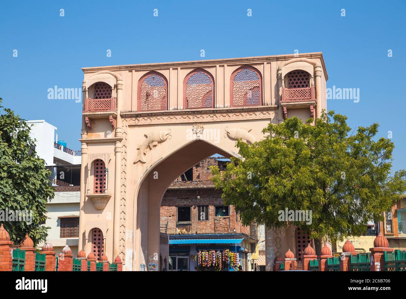 Porte dans la vieille ville, Lucknow, Uttar Pradesh, Inde, Asie Banque D'Images