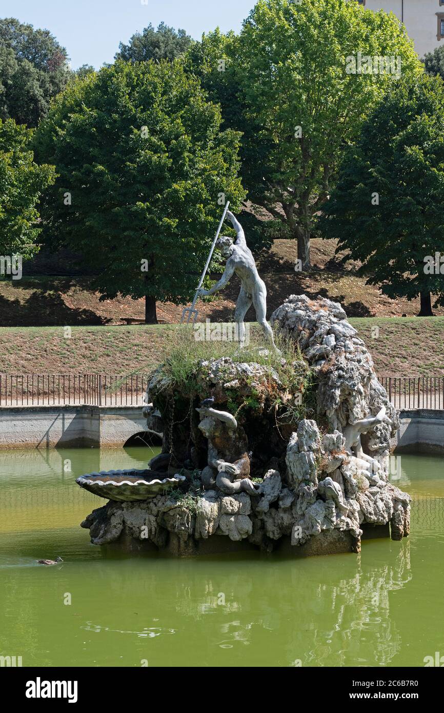 La fontaine de Neptune dans les jardins de boboli, florence, toscane, italie. Banque D'Images